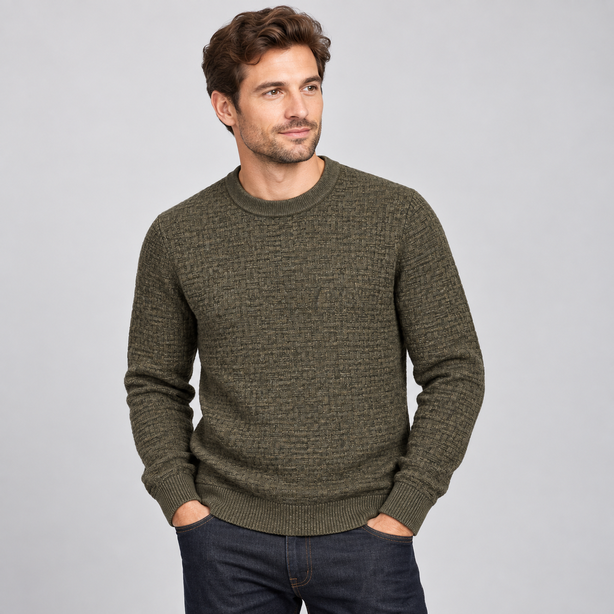 Bison Structure Knit Dark Army Melange – modellbilde 2