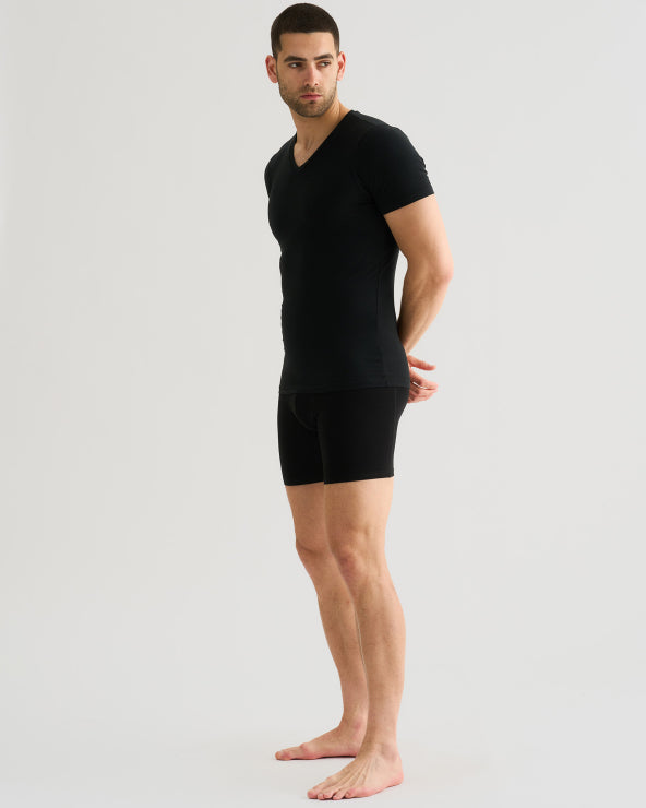 JBS T-shirt V-neck 2-pack Black – originalt JBS-modellbilde 2
