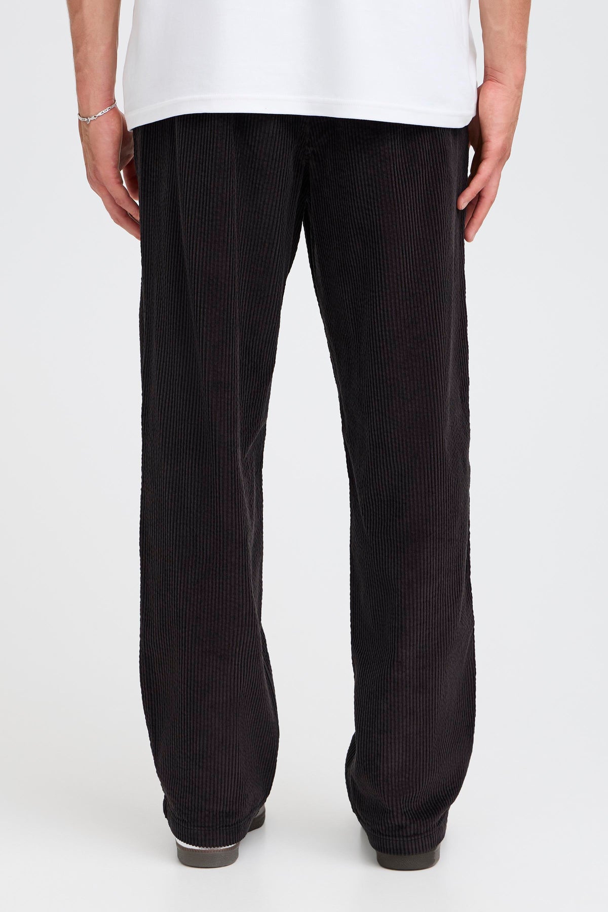 Solid Alann Elasticated Cord Chinos Loose Fit True Black – produktbilde 2