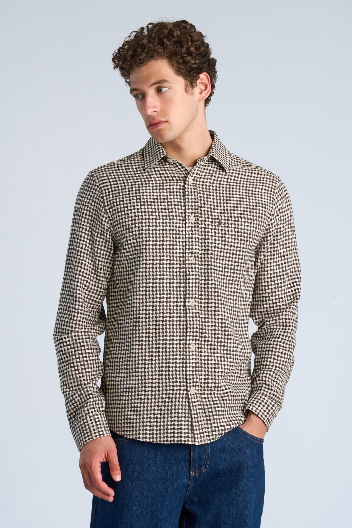 Lindbergh Casual Shirt 30-203936 Dark Brown – modell forfra