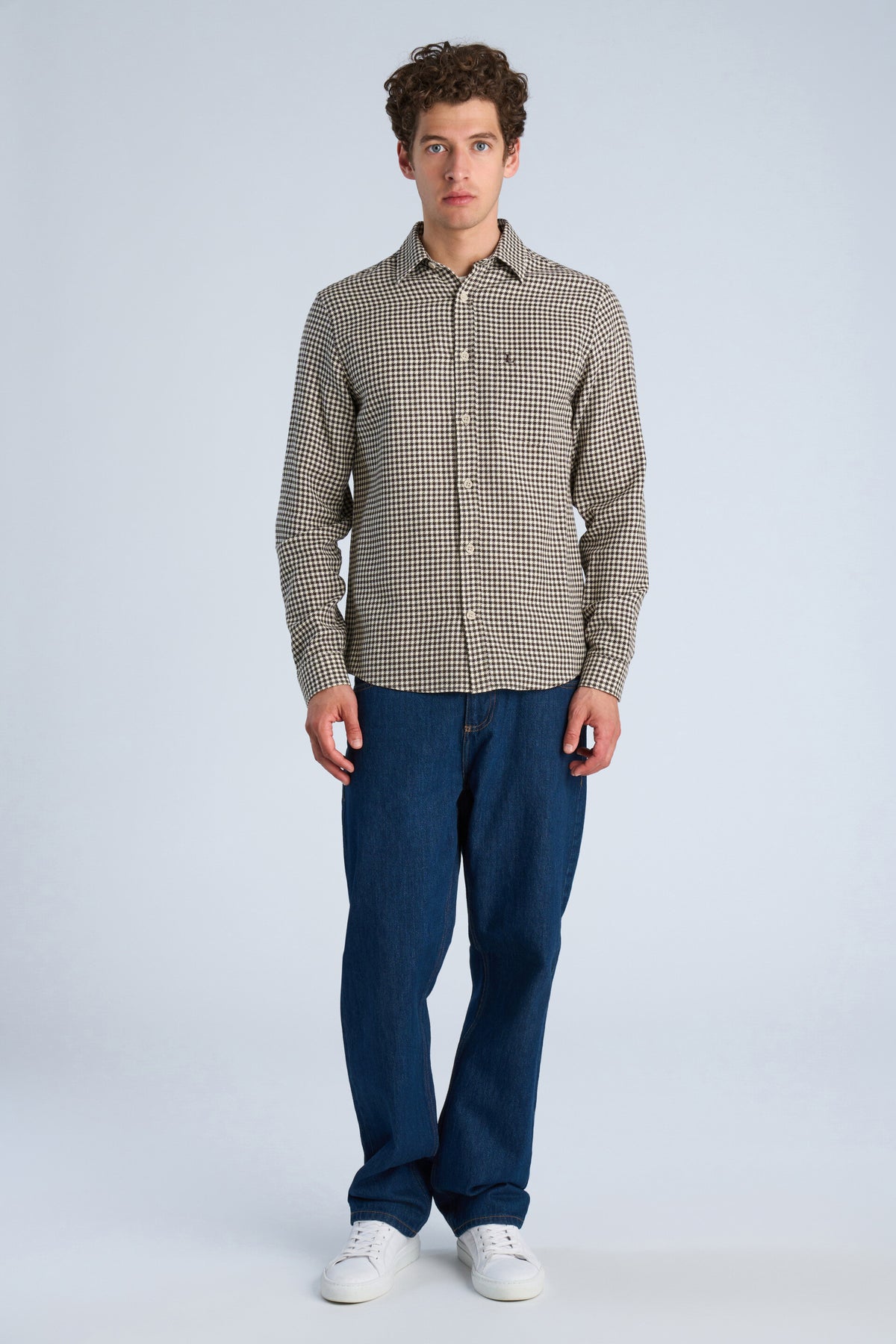 Lindbergh Casual Shirt 30-203936 Dark Brown – modell helfigur