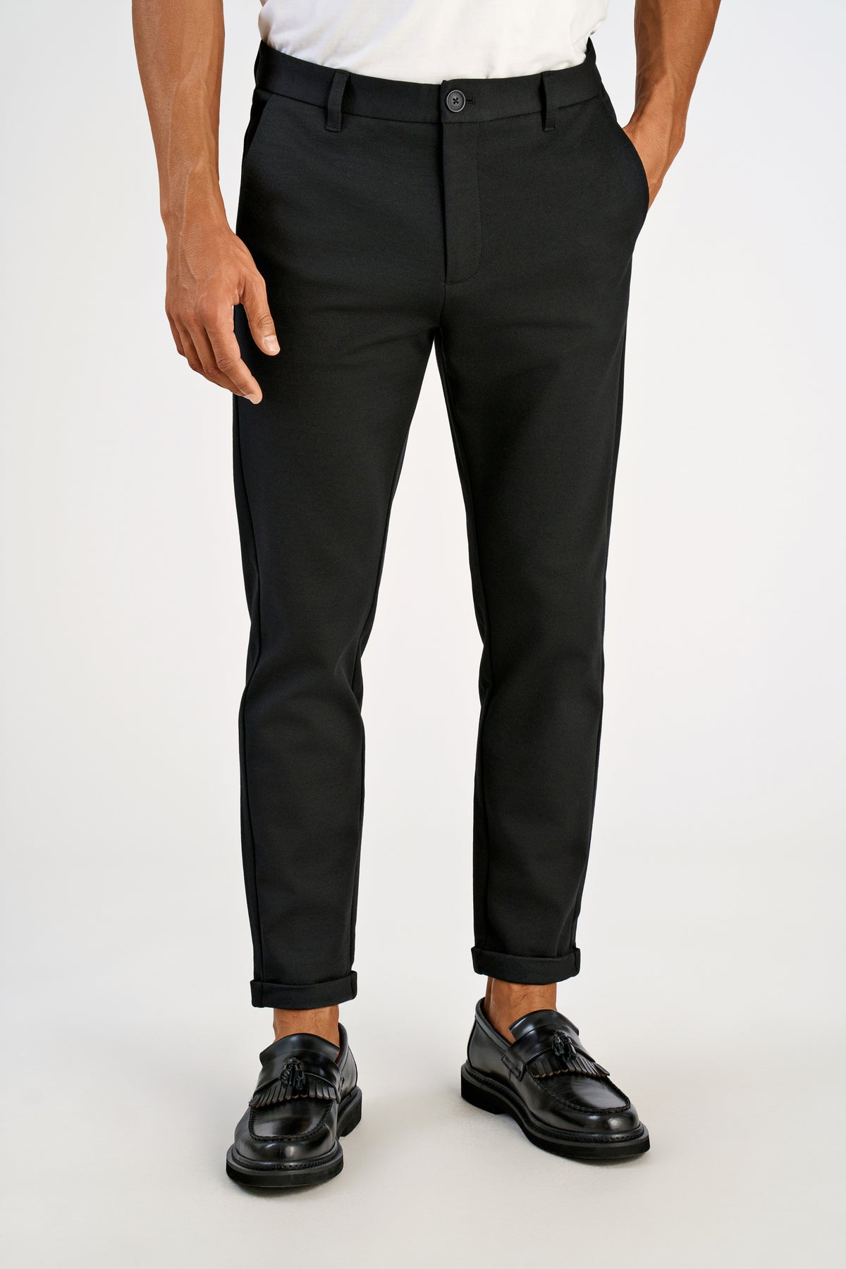Lindbergh Performance Pants Black – på modell forfra