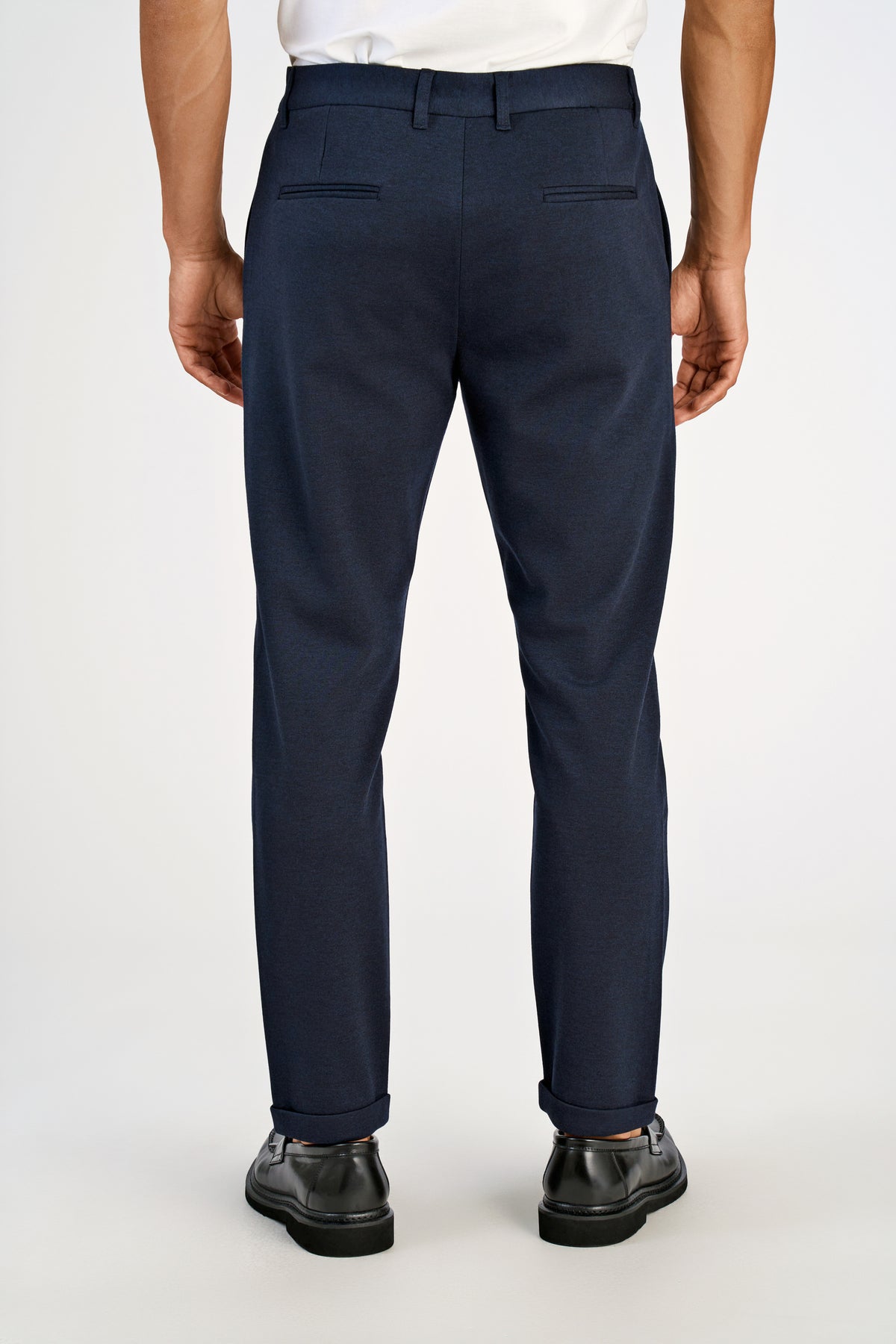 Lindbergh Performance Pants Navy Mix – på modell bakfra