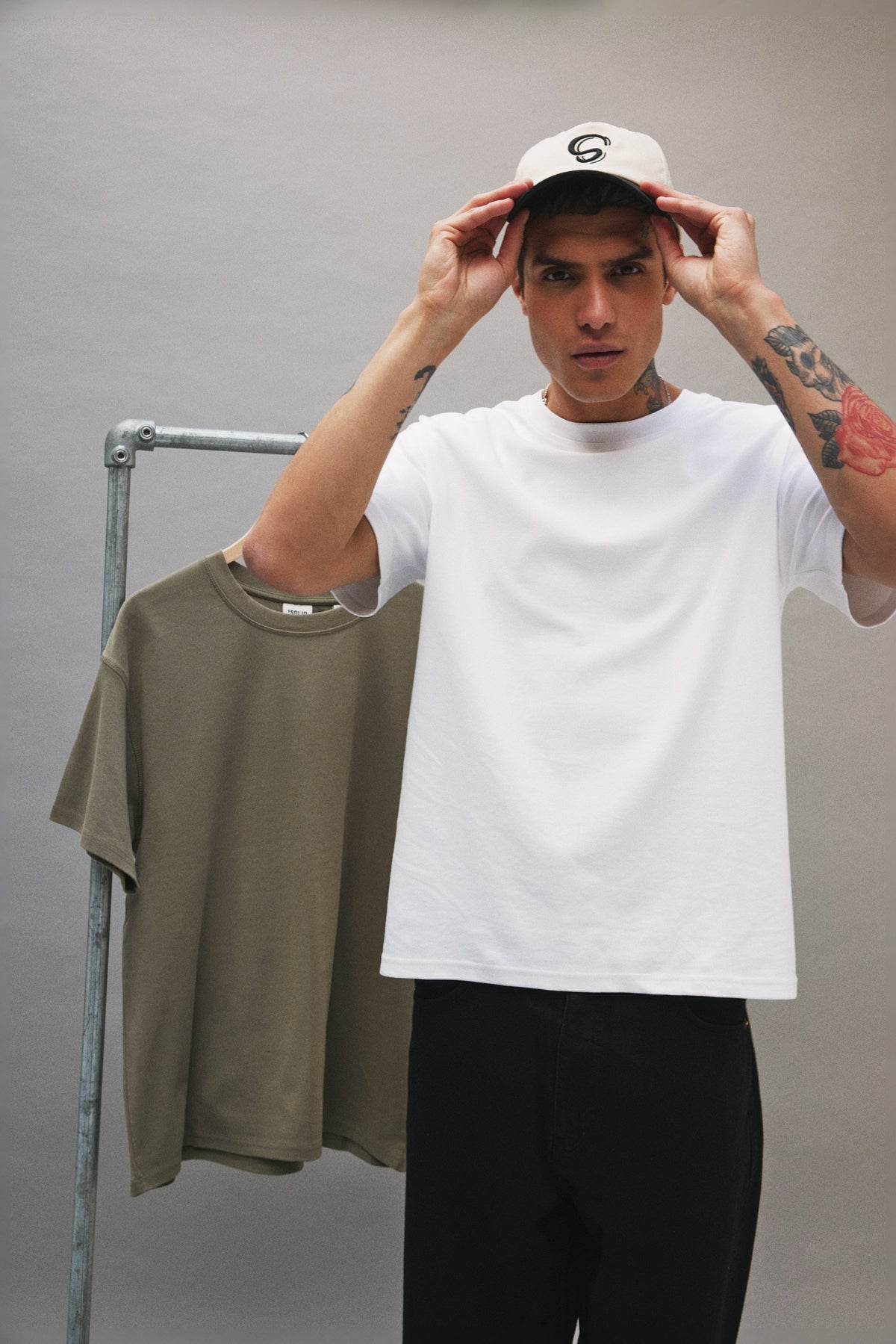 Solid Danton Box Fit T-Skjorte White – modellbilde