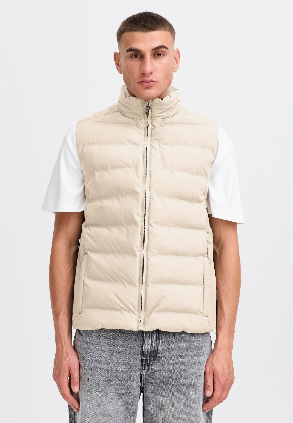 Solid Milas Vest Oatmeal – modellbilde