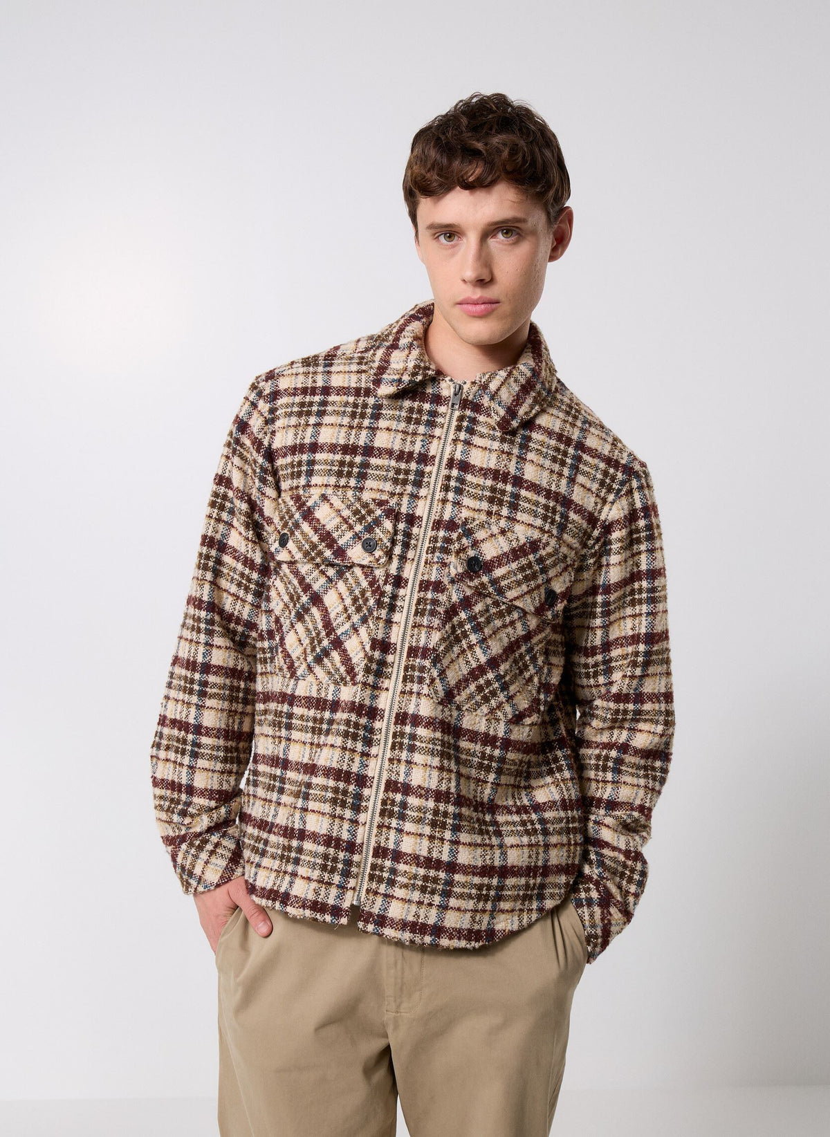 Solid Slade Overshirt Fudgesickle – modellbilde