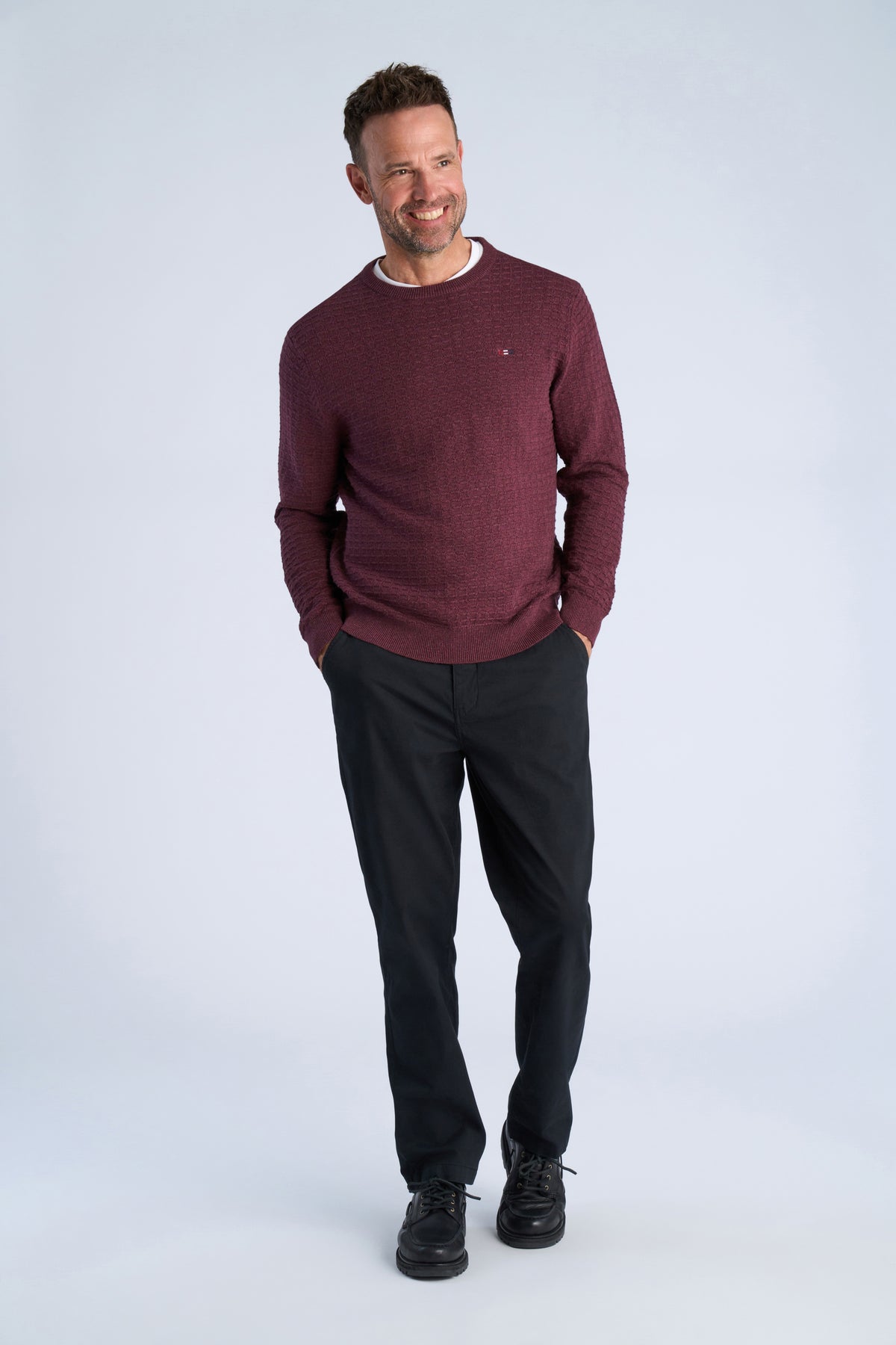 Bison Structure Knit Wine Melange – modellbilde