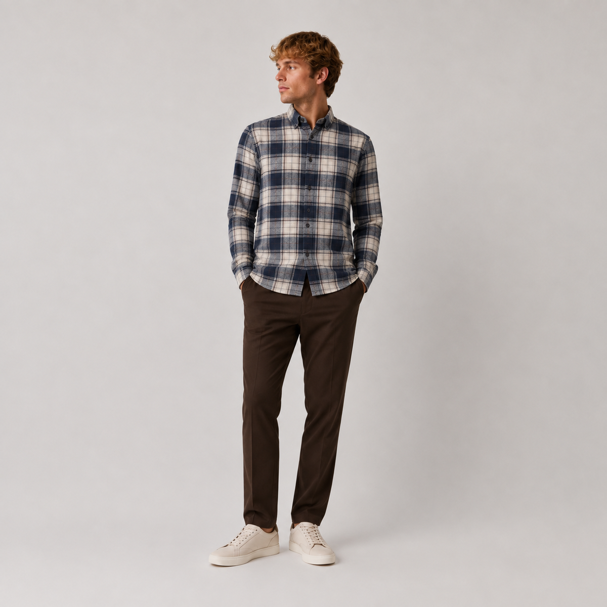 Clean Cut Eske flanellskjorte Ecru/Dark Navy – modellbilde