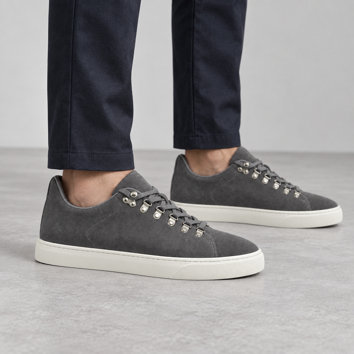 Gregers Arona DR Sneaker Grey – AI-generert stylingbilde på modell