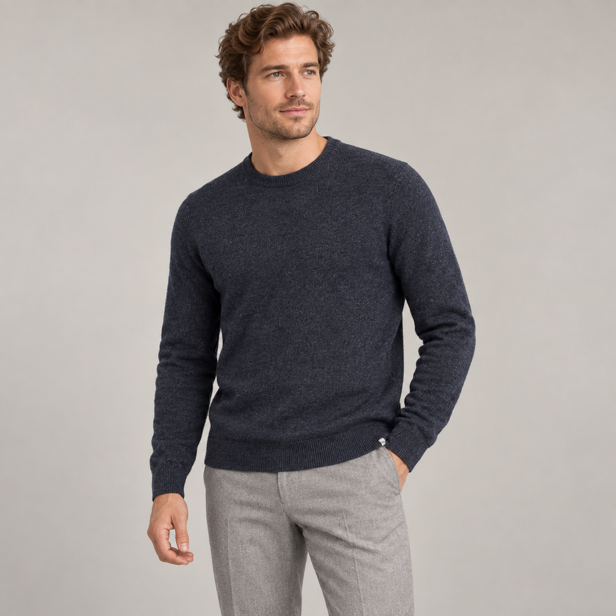 Solid Dyllon Wool O-Neck Knit Insignia Blue Melange – modellbilde