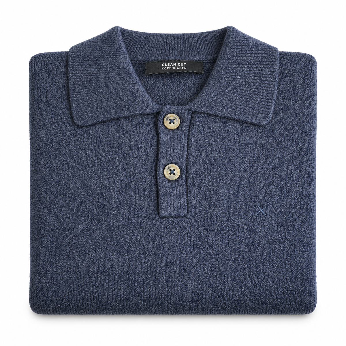 Vester Dark Navy – produktbilde på hvit bakgrunn, KI-bearbeidet fra originalfoto