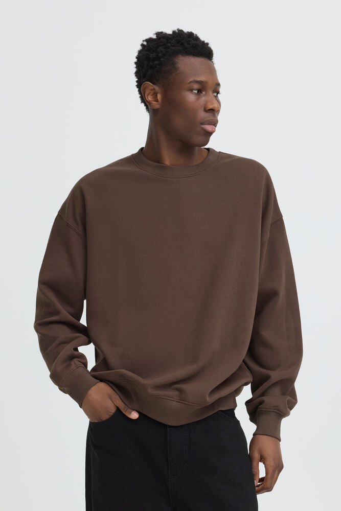Solid Wakefield Crew Neck Bracken – modellbilde